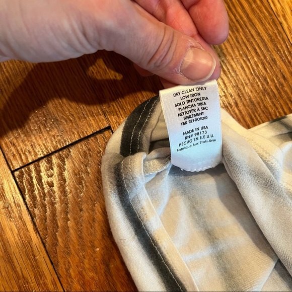 W by Worth Black & White Stripe Short Sleeve Rouched Shoulder Top Small - Picture 7 of 9